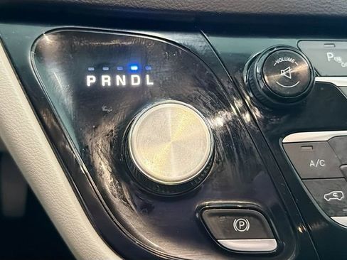 Used 2017 Chrysler Pacifica Touring-L Plus image 15