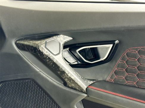 Used 2021 Lamborghini Huracan EVO image 31