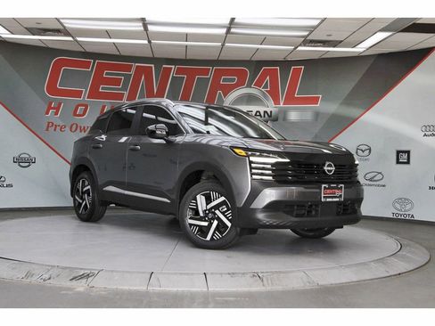 New 2026 Nissan Kicks SV w/ SV Premium Package FWD image 1