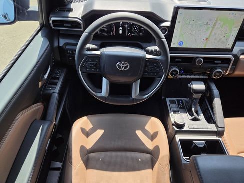 Used 2025 Toyota 4Runner Limited AWD/4WD image 13