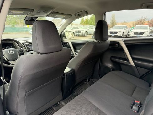 Used 2018 Toyota RAV4 LE image 32