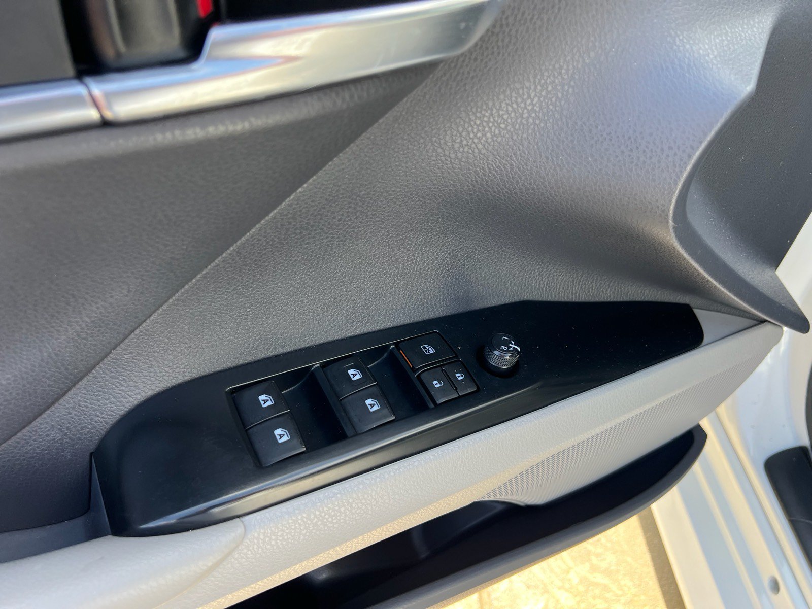 Used 2019 Toyota Camry LE FWD image 11