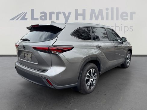 Certified 2025 Toyota Highlander XLE AWD/4WD image 5