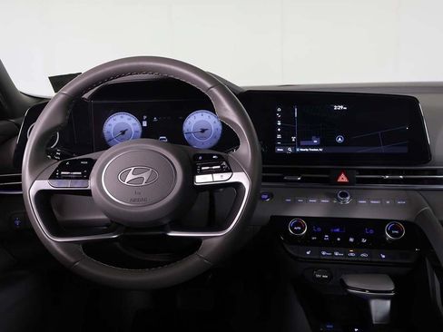Certified 2025 Hyundai Elantra SEL FWD image 32