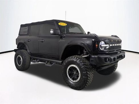 Used 2022 Ford Bronco Badlands image 2