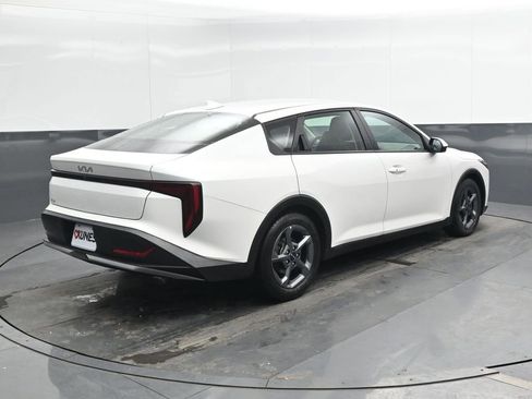 Used 2025 Kia K4 LXS image 8
