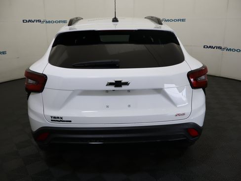 New 2026 Chevrolet Trax RS w/ Sunroof Package FWD image 8