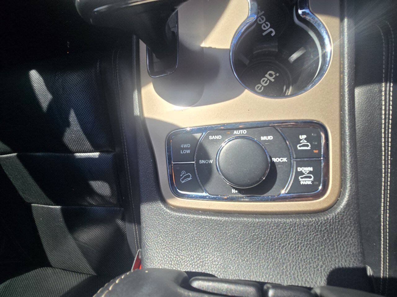 Used 2014 Jeep Grand Cherokee Overland w/ Advanced Technology Group AWD/4WD image 50