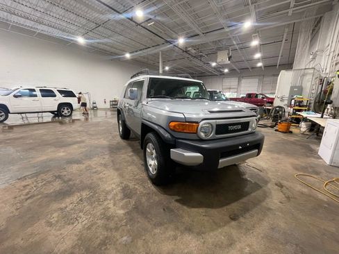 Used 2010 Toyota FJ Cruiser 4WD image 2