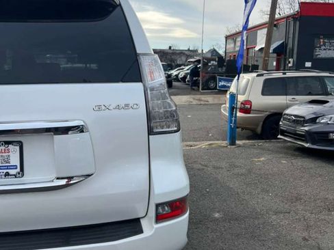 Used 2014 Lexus GX 460 image 8