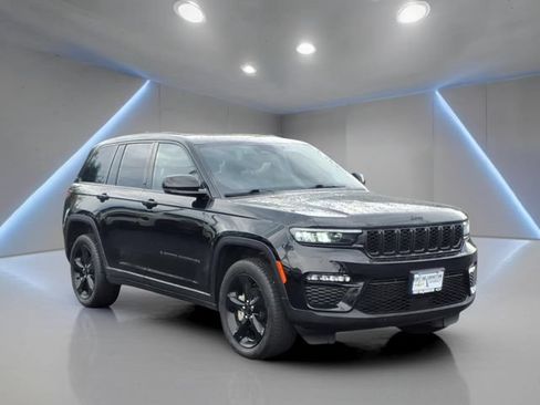 Used 2023 Jeep Grand Cherokee Limited w/ Black Appearance Package AWD/4WD image 1