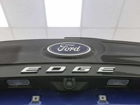 Used 2022 Ford Edge SEL w/ Convenience Package image 11