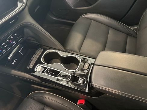 Used 2023 Buick Envision Essence FWD image 13