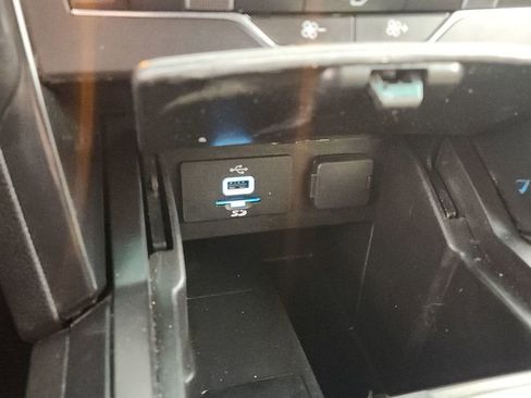 Used 2016 Ford Explorer XLT w/ Equipment Group 202A image 17