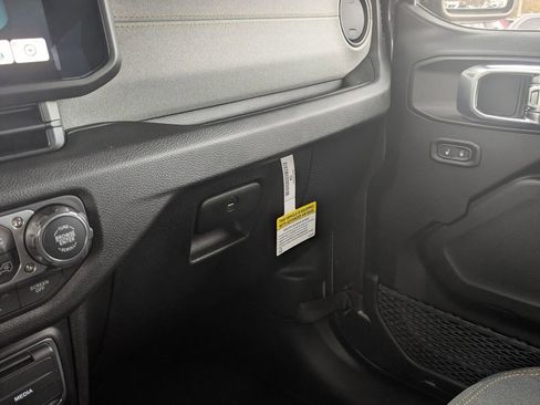 New 2026 Jeep Gladiator Sport AWD/4WD image 25