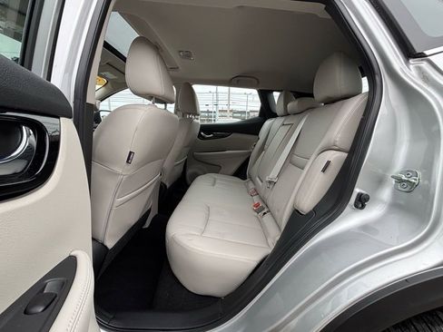 Used 2022 Nissan Rogue Sport SL w/ Premium Package image 17