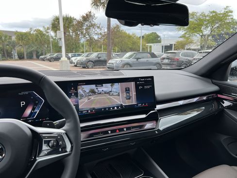 Used 2025 BMW 540i xDrive w/ Premium Package image 30