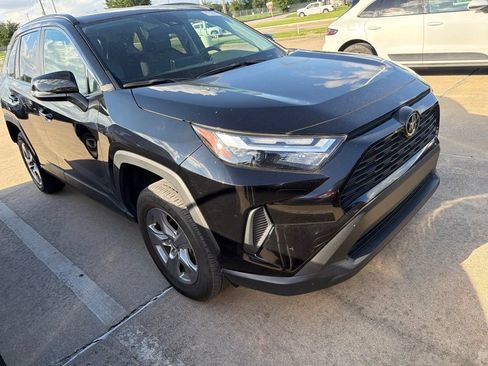 Used 2025 Toyota RAV4 XLE FWD image 6