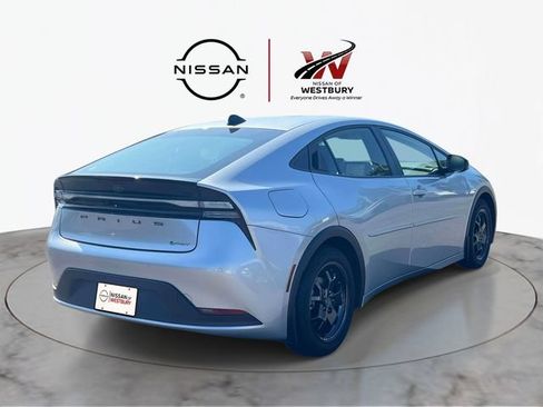Used 2026 Toyota Prius Plug-In Hybrid FWD image 4