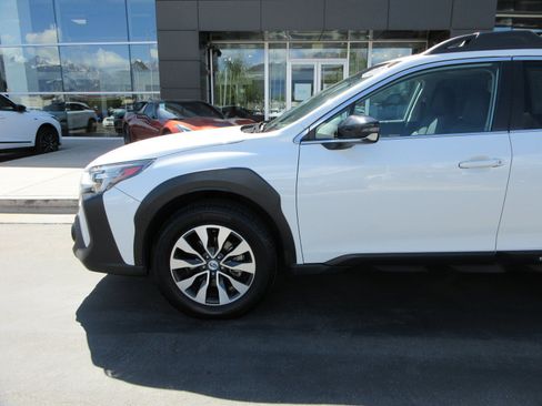 Used 2023 Subaru Outback Limited XT AWD/4WD image 2