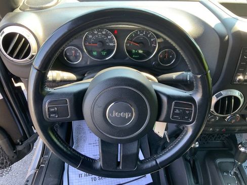Used 2017 Jeep Wrangler Unlimited Rubicon AWD/4WD image 18