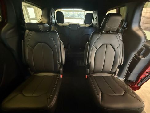 New 2026 Chrysler Pacifica Select FWD image 11