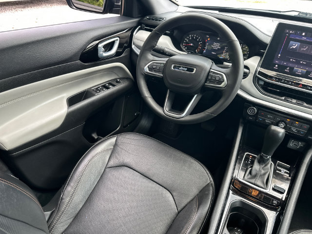 Used 2023 Jeep Compass Limited w/ Sun and Sound Group AWD/4WD image 23