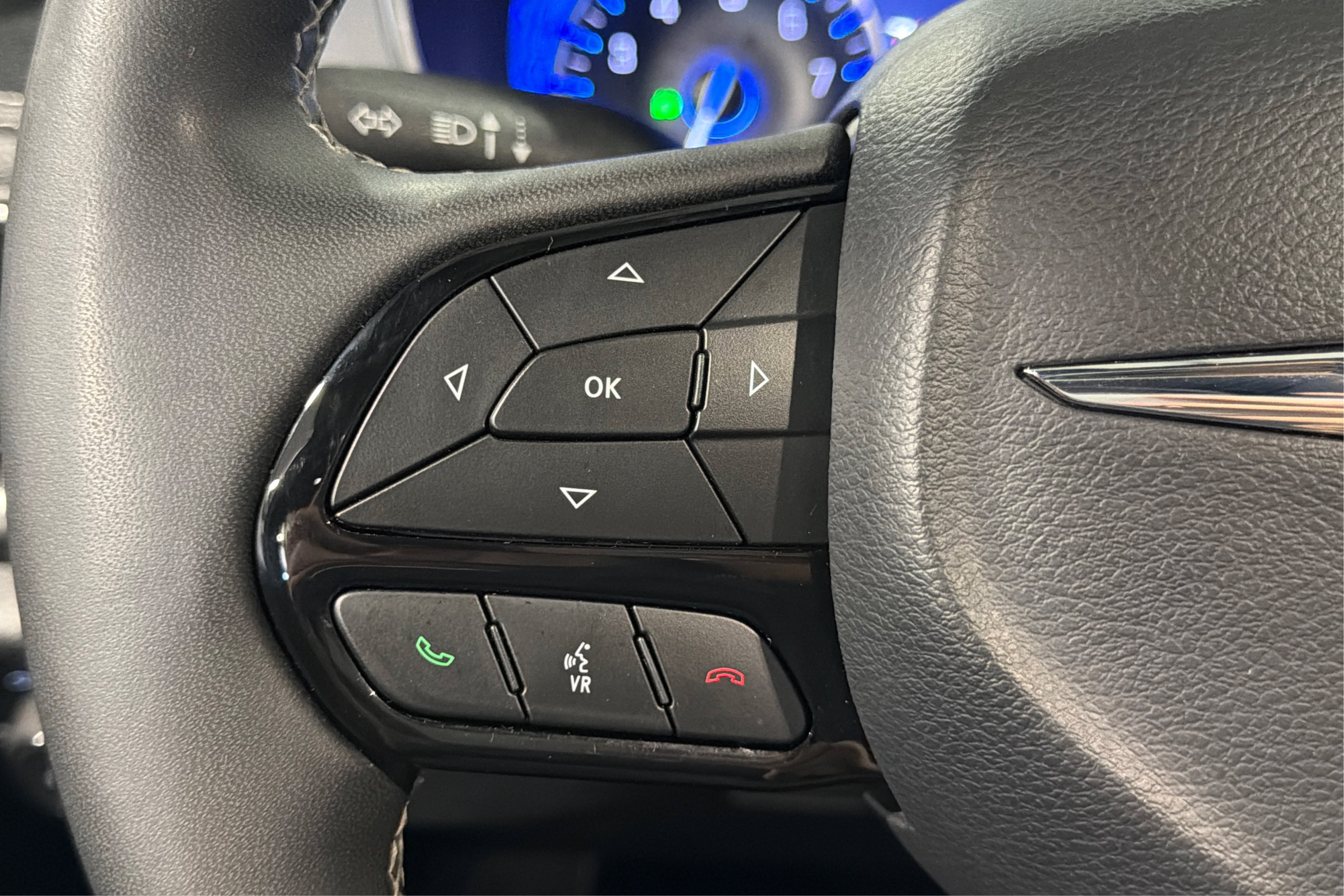 Used 2025 Chrysler Pacifica Limited FWD image 24
