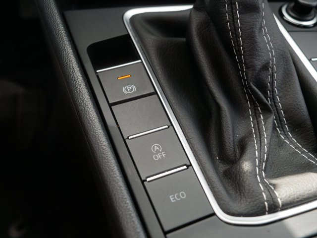 Certified 2025 Volkswagen Jetta S FWD image 31