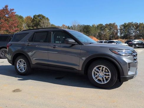New 2026 Ford Explorer Active w/ Active Comfort Package image 2
