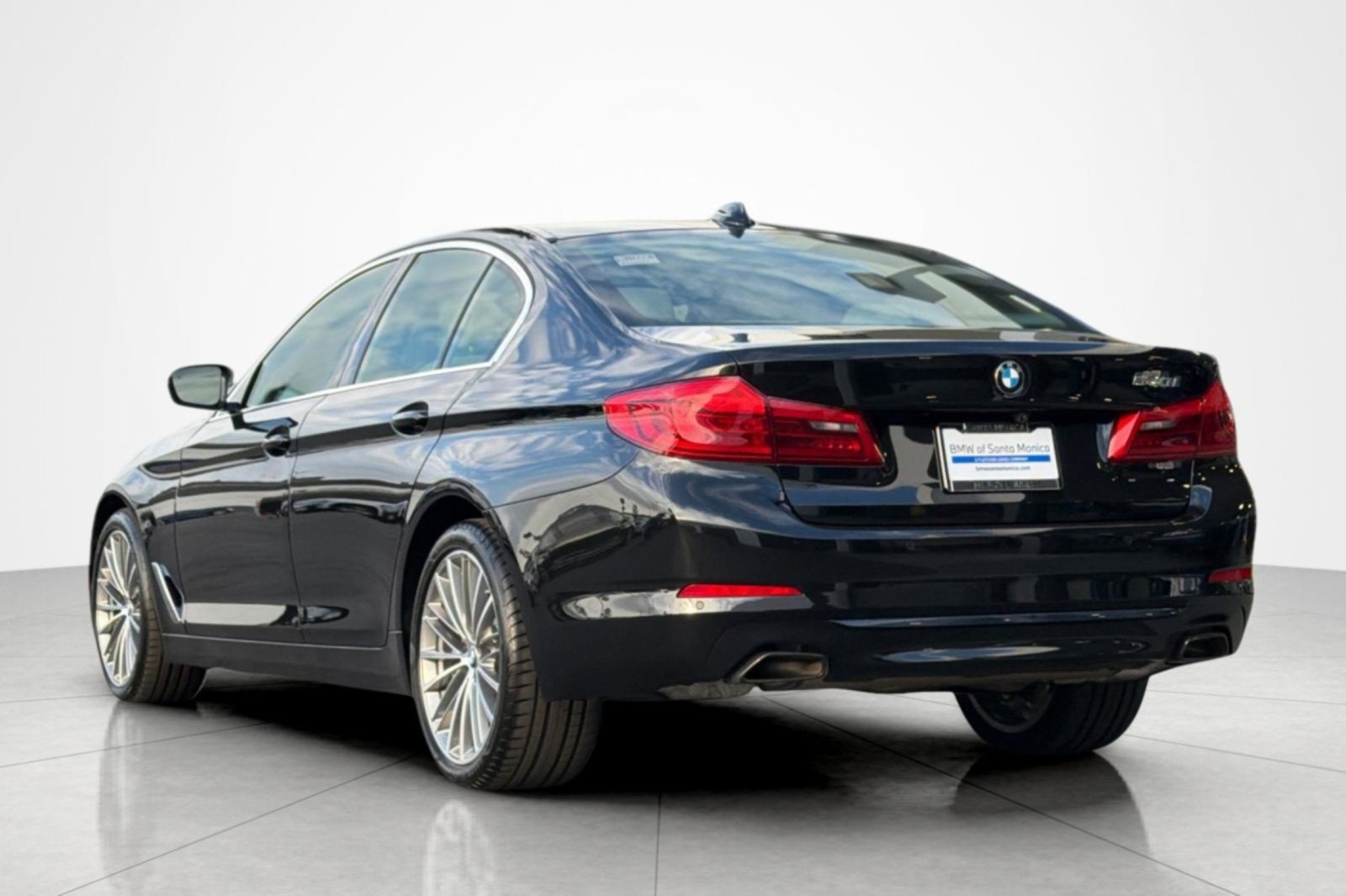 Used 2020 BMW 540i w/ Premium Package RWD image 3