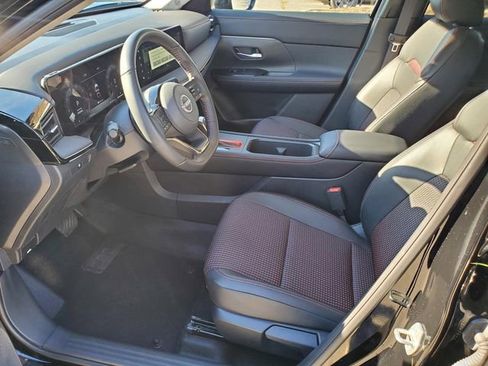 Certified 2025 Nissan Kicks SR image 13