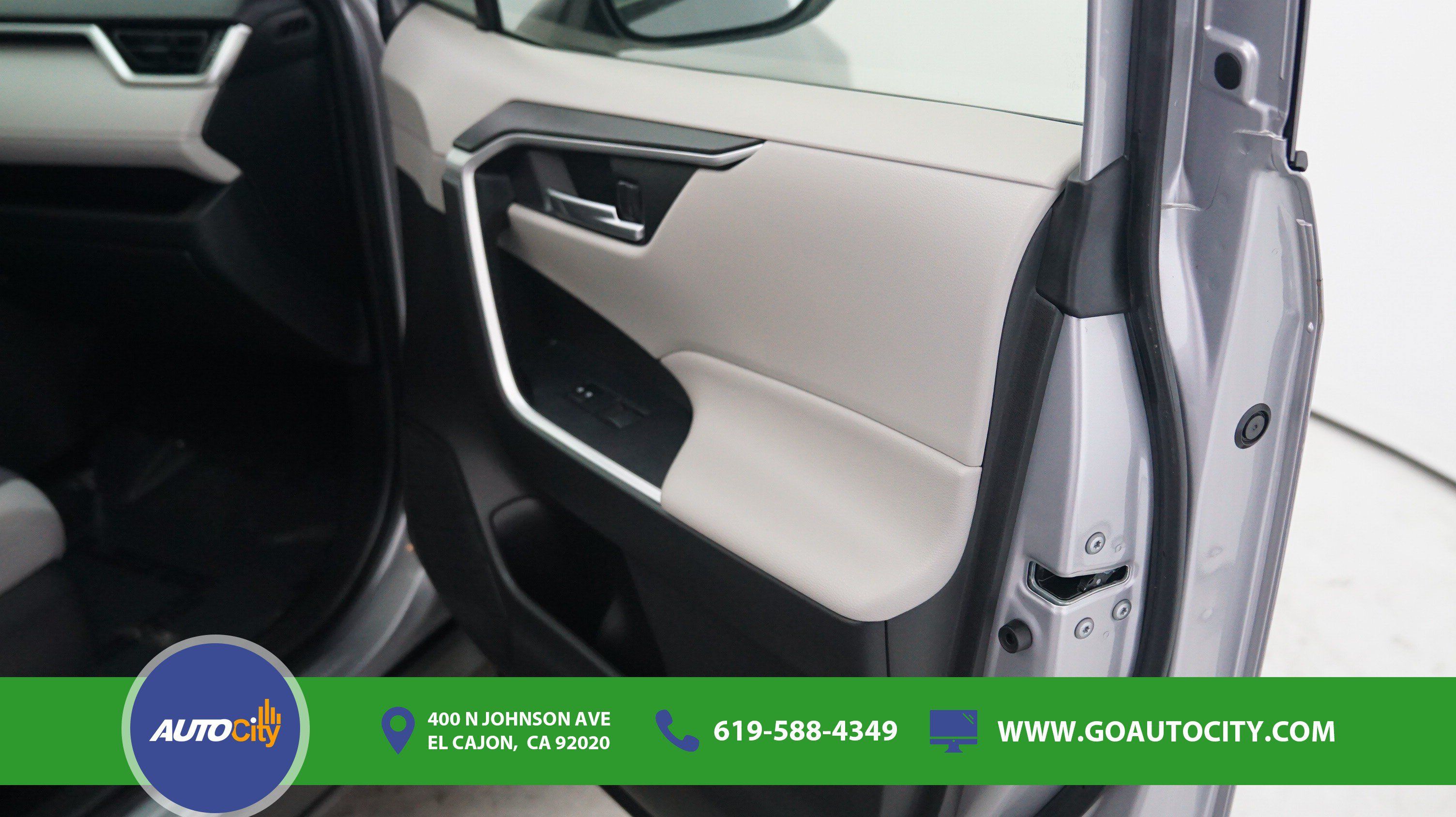 Used 2020 Toyota RAV4 XLE w/ Convenience Package AWD/4WD image 16