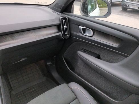 Used 2024 Volvo XC40 Recharge Plus w/ Protection Package Premier RWD image 16
