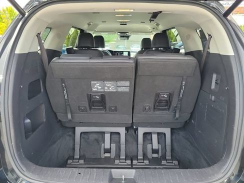 Certified 2024 Kia Carnival EX FWD image 8