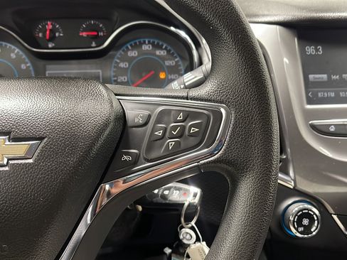 Used 2017 Chevrolet Cruze LT FWD image 6