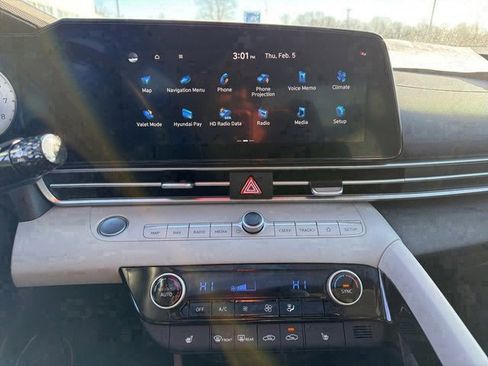 Certified 2023 Hyundai Elantra Limited image 24