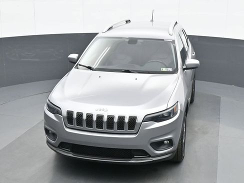 Used 2019 Jeep Cherokee Latitude Plus w/ Cold Weather Group AWD/4WD image 16