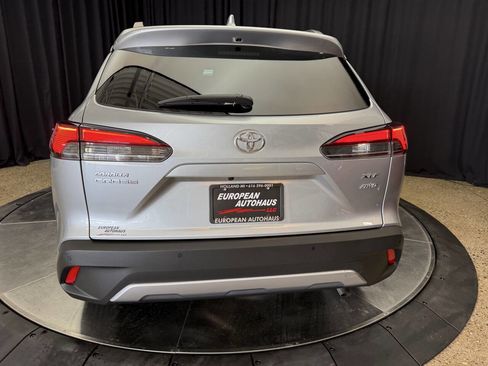 Used 2022 Toyota Corolla Cross XLE w/ Convenience Package AWD/4WD image 8