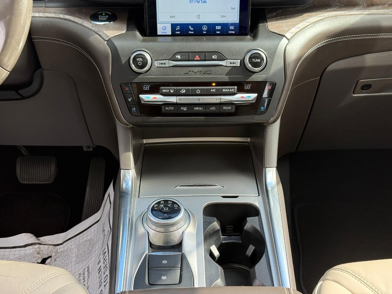 Used 2020 Ford Explorer Platinum w/ Premium Technology Package AWD/4WD image 16