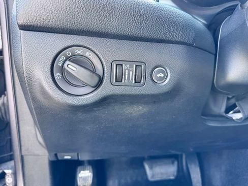 Used 2016 Dodge Challenger SXT RWD image 27