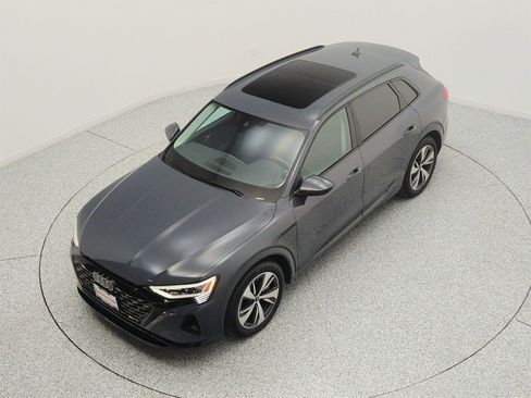 Used 2024 Audi Q8 e-tron Premium Plus AWD/4WD image 22