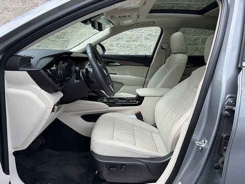 Used 2023 Buick Envision Avenir AWD/4WD image 24