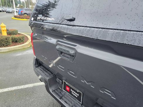 Used 2024 Toyota Tacoma TRD Sport w/ TRD Sport Premium Package image 18