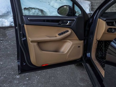 Used 2017 Porsche Macan image 21