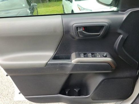 Used 2022 Toyota Tacoma SR5 RWD image 34