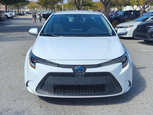 Used 2022 Toyota Corolla LE image 2
