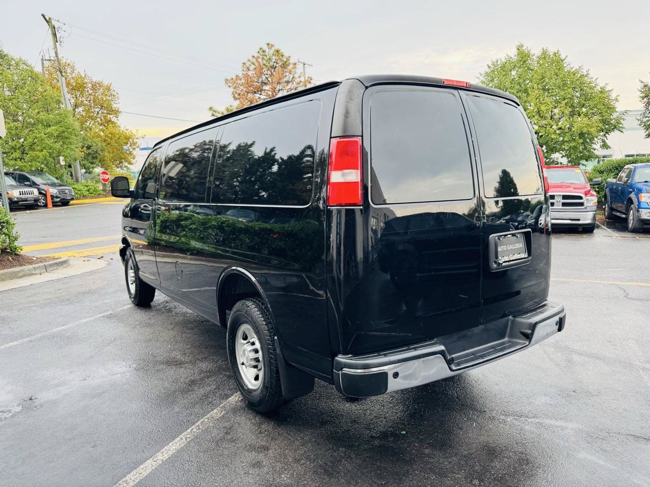 Used 2019 Chevrolet Express 2500 w/ Driver Convenience Package RWD image 7