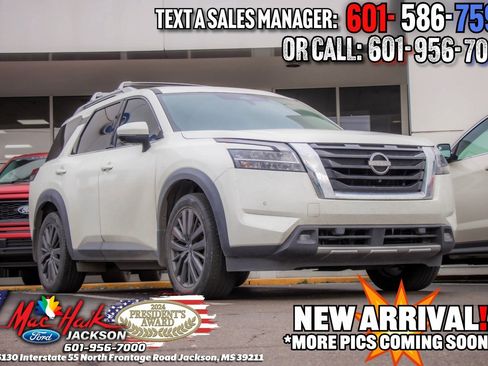 Used 2022 Nissan Pathfinder SL w/ SL Premium Package image 1