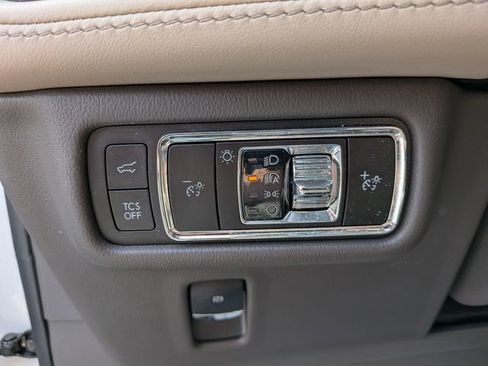 Used 2023 Lincoln Nautilus Reserve AWD/4WD image 17